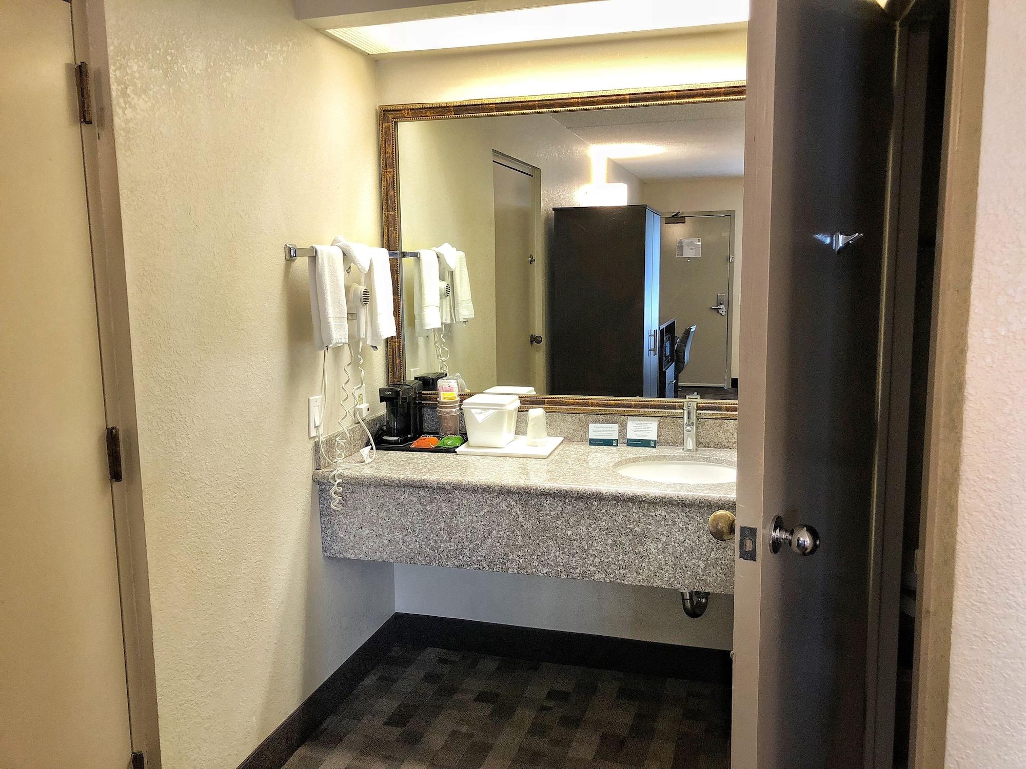 Quality Inn Riverside Near Ucr And Downtown Bagian luar foto